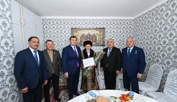 Глава региона поздравил ветерана (2)