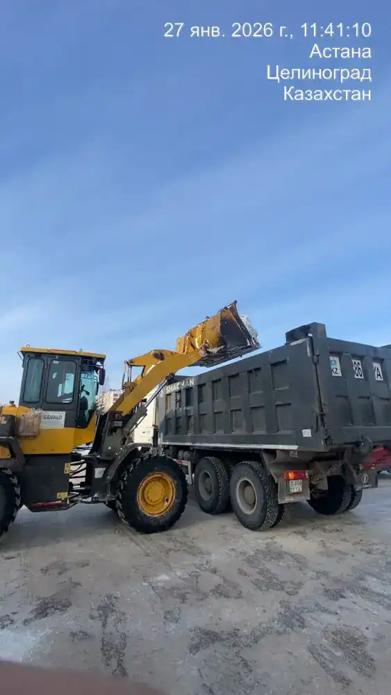 Более 1 100 единиц спецтехники задействовано в снегоуборочных работах в Астане (7)