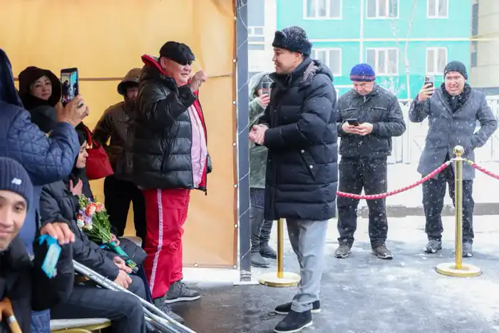 В ШЫМКЕНТЕ 46 СЕМЕЙ ПОЛУЧИЛИ КЛЮЧИ ОТ НОВЫХ КВАРТИР (2)