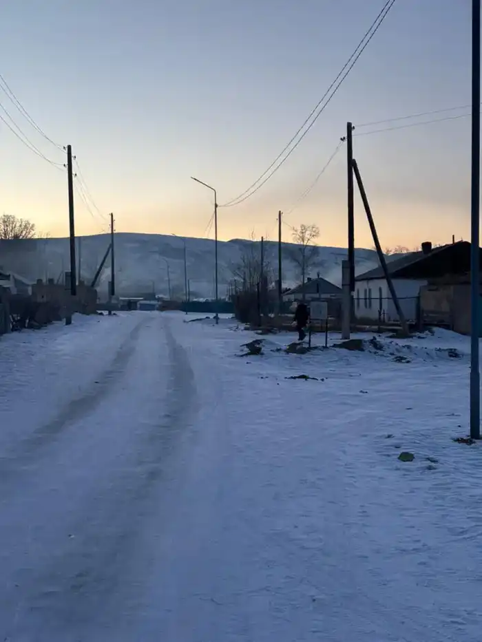 В Аксуатском районе ведутся работы по уличному освещению (5)