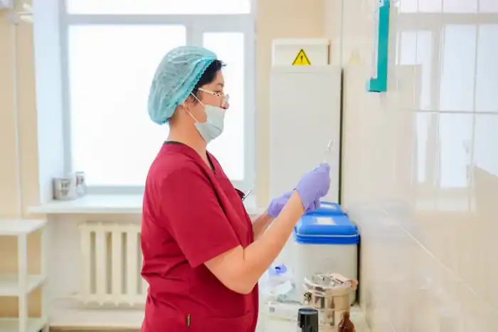 Столичные медики напомнили астанчанам о важности своевременной вакцинации (4)