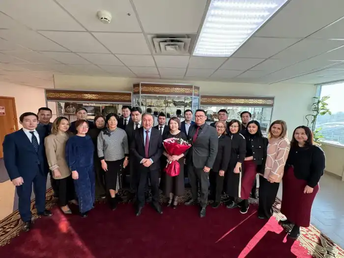 Коллектив Комитета государственного казначейства проводил заместителя Алию Байгенжину (2)