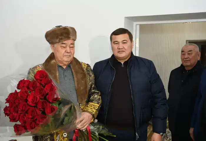 Двойной праздник: юбиляр и Новый год в одном чапане Павлодаре