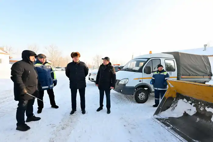 Аким области ознакомился с работой дорожного эксплуатационного участка в Бескарагайском районе (4)