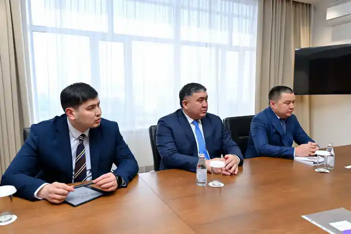 Аким области Абай встретился с директором ТОО "АқтасХимПром" для обсуждения строительства складского комплекса Павлодаре