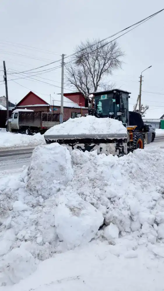 Астана mobilizes over 1,500 units of specialized equipment for nighttime snow removal efforts Павлодаре
