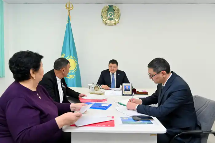 Аким области обещает контроль над решениями проблем граждан Павлодаре