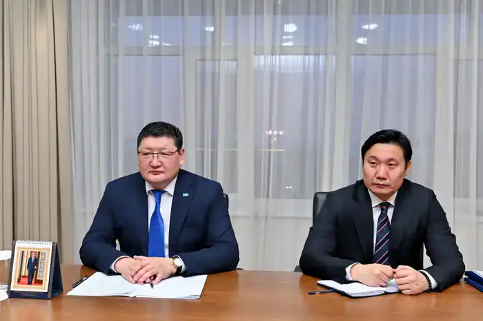 Мост между поколениями: Аким области обсуждает будущее с мудрецами и творцами региона Павлодаре