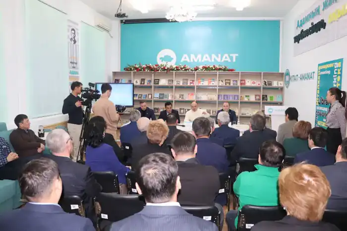 Ерлан Саиров встречается с интеллигенцией Усть-Каменогорска для обсуждения реформ Павлодаре