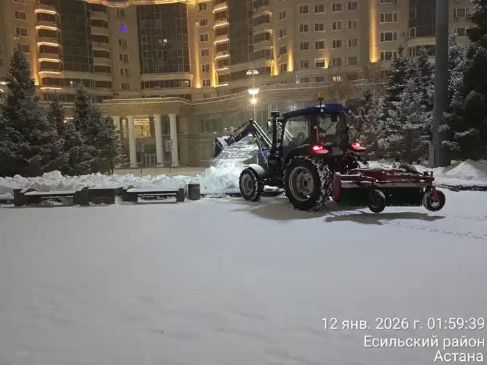 Более 3 000 дорожных рабочих и около 2 000 единиц спецтехники заняты в снегоуборочных работах в Астане (2)