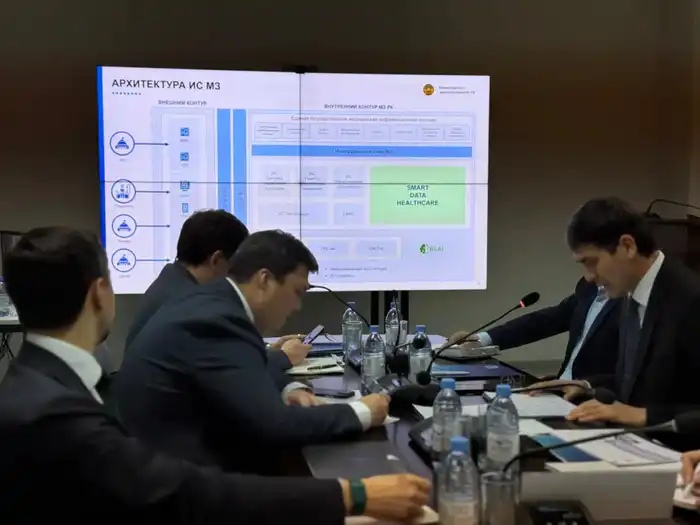 В рамках реализации поручений Главы государства и мероприятий Года цифровизации и IT Заместитель Премьер-министра — министр искусственного интеллекта и цифрового развития Жаслан Мадиев провел рабочее совещание, посвященное цифровой трансформации системы здравоохранения (3)