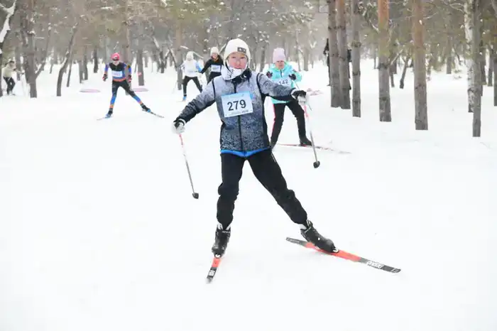 Развитие массового спорта: в Астане прошли масштабные соревнования по лыжным гонкам (3)