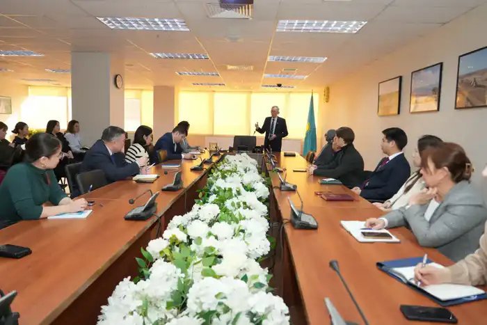 Состоялась лекция по вопросам финансовой грамотности для сотрудников министерств (5)