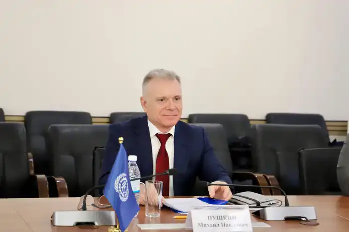 В. Шегай встретилась с представителем МОТ М. Пушкиным (5)