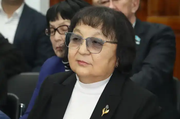 В Усть-Каменогорске депутат Мажилиса Ерлан Саиров встретился с представителями интеллигенции (8)