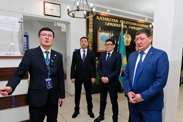 Аким области Берик Уали проверил условия обучения в лицее "Білім-Инновация" в Семее Павлодаре