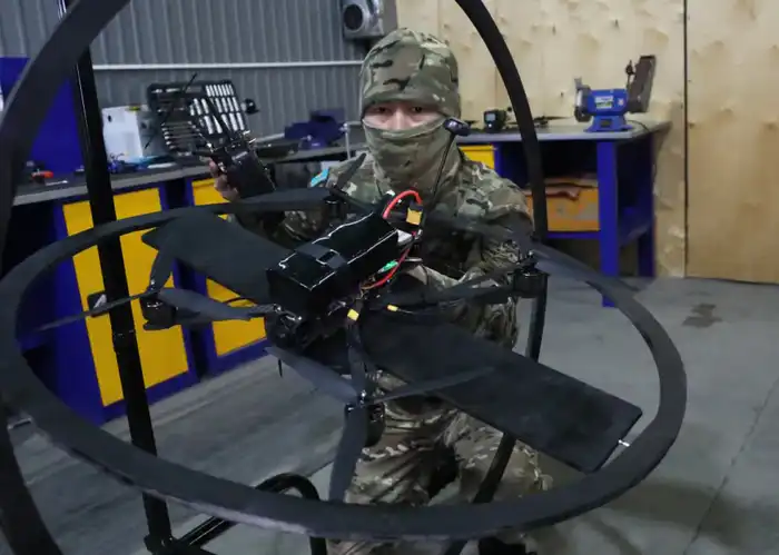 Более 100 дронов за месяц: в Десантно-штурмовых войсках развивают производство БПЛА (4)