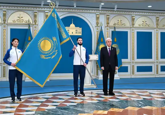 В руках олимпийских знаменосцев Казахстана — мечты, окутанные Государственным флагом Павлодаре