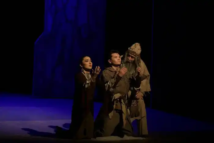 В Алматы отметили 100-летие Казахского национального театра имени Мухтара Ауэзова юбилейным показом спектакля «Еңлік – Кебек» и открытием выставки архивных материалов. Павлодаре