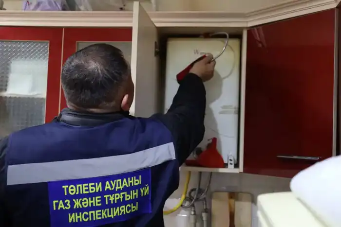 ТУРКЕСТАН: В ТОЛЕБИЙСКОМ РАЙОНЕ ПРОВЕРИЛИ ПОЖАРНУЮ БЕЗОПАСНОСТЬ МНОГОЭТАЖЕК (2)