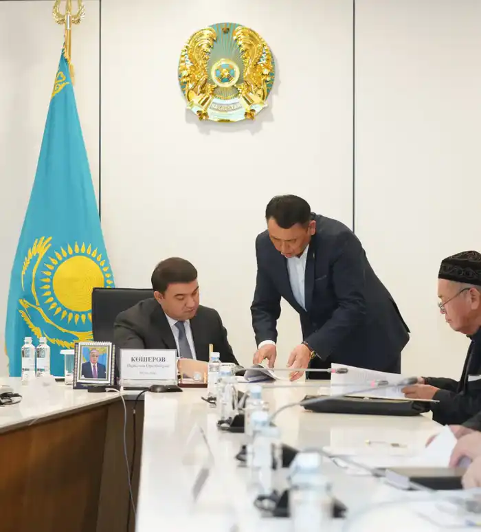 Приём граждан акимом Туркестанской области обсуждение вопросов жилья земельных участков социальной поддержки связи Павлодаре