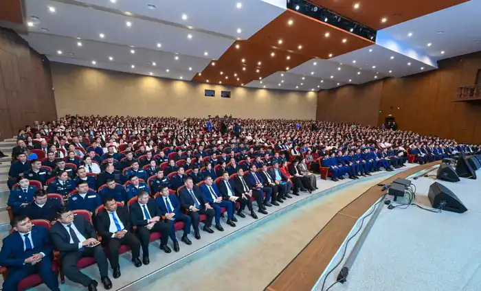 Совещание в Центре искусств о воспитании детей Павлодаре