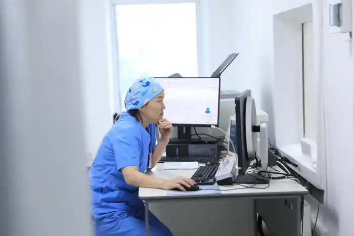 В больнице Актобе запустили новый КТ и мобильную С-дугу для экстренной помощи (2)