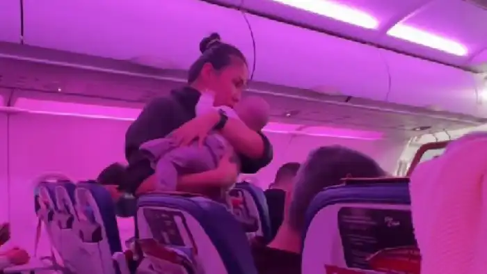 Извинения матери за плач ребенка на рейсе Алматы – Костанай вызвали бурные обсуждения среди казахстанцев Павлодаре