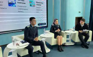 Школьники Астаны изучают юридические профессии через открытое интервью с прокурорами