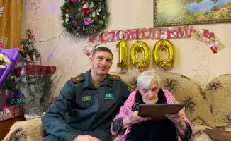 В Павлодарской области военнослужащие отметили вековой юбилей ветерана войны Марии Матюшиной, символизируя память о подвиге старшего поколения