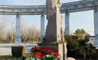 Память о Динмухамеде Конаеве: Влияние на современное общество и национальную идентичность