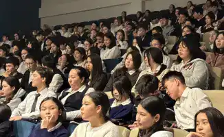 В Астане боксер Василий Левит вдохновил школьников на занятия спортом и учебу