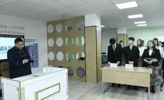 Имитация суда в гимназии №83 для школьников