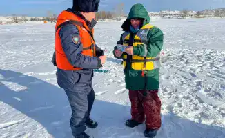 Kazakhstan's Emergency Situations Ministry Warns: Entering and Exiting Unstable Ice Poses Life Threats