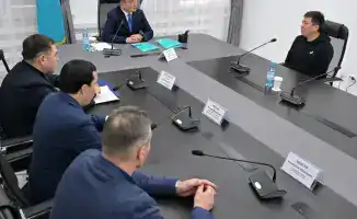 Аким области Асаин Байханов выслушал граждан на личном приеме и пообещал решить их проблемы