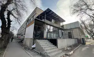 Снос незаконной пристройки в Алматы: последствия для собственников и соблюдение градостроительных норм