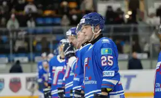 Награждение хоккеистов Торпедо серебряные медали Континентальный кубок Ноттингем