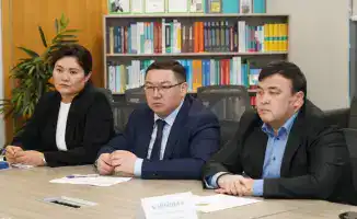 Заместитель акима Туркестанской области Канат Кайыпбек провел прием граждан в офисе 'Открытый акимат'