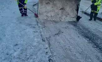 В Астане за ночь вывезли 70 тысяч кубометров снега: более 3 000 рабочих и 1 900 единиц техники на снегоуборке