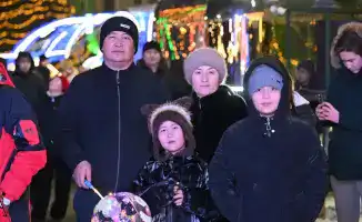 На центральной площади Семей прошло новогоднее мероприятие с участием акима области и более 10 тысяч горожан