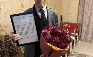 В Костанае военнослужащие поздравили ветерана войны с вековым юбилеем