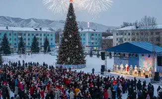 В Риддере 1 января пройдет новогодний концерт на Придворцовой площади с участием известных артистов и фейерверком в завершение программы.