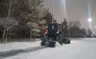 Снегоуборочные работы в Астане тысяча единиц техники и 269 дорожных рабочих