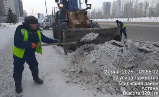 Более 1 100 единиц спецтехники задействовано в снегоуборочных работах в Астане