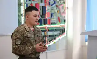 Языковые навыки солдата из Национальной гвардии Казахстана