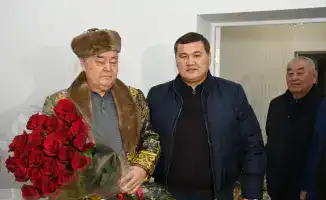 Двойной праздник: юбиляр и Новый год в одном чапане