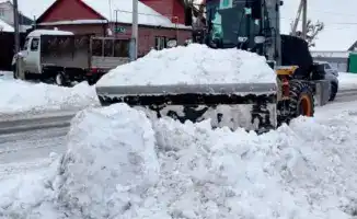 Астана mobilizes over 1,500 units of specialized equipment for nighttime snow removal efforts