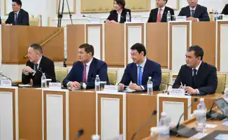 Обсуждение изменений в Конституцию на первом заседании Комиссии по Конституционной реформе в Астане