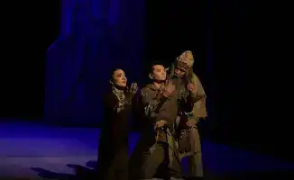 В Алматы отметили 100-летие Казахского национального театра имени Мухтара Ауэзова юбилейным показом спектакля «Еңлік – Кебек» и открытием выставки архивных материалов.