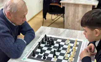 Шахматы: пенсионеры против школьников — кто победит?